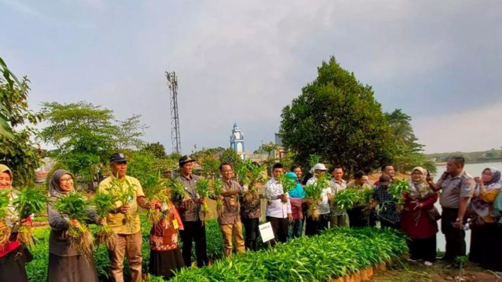 P2L dan Bank Sampah Mekarwangi: Inisiatif Hijau Warga Harjamekar Menuju Desa Mandiri dan Berkelanjutan